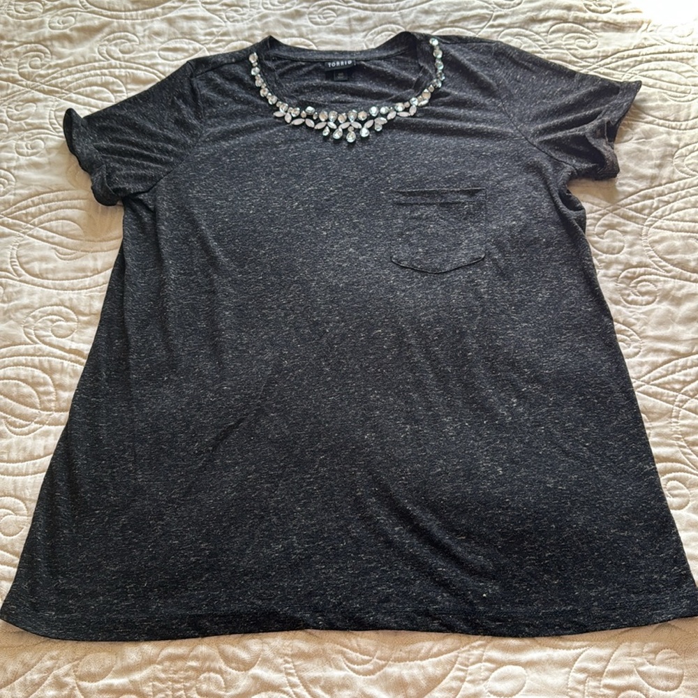 Torrid Rhinestone Embellished Classic Fit Tee in Heathered Charcoal. Size Large. - Picture 2 of 8
